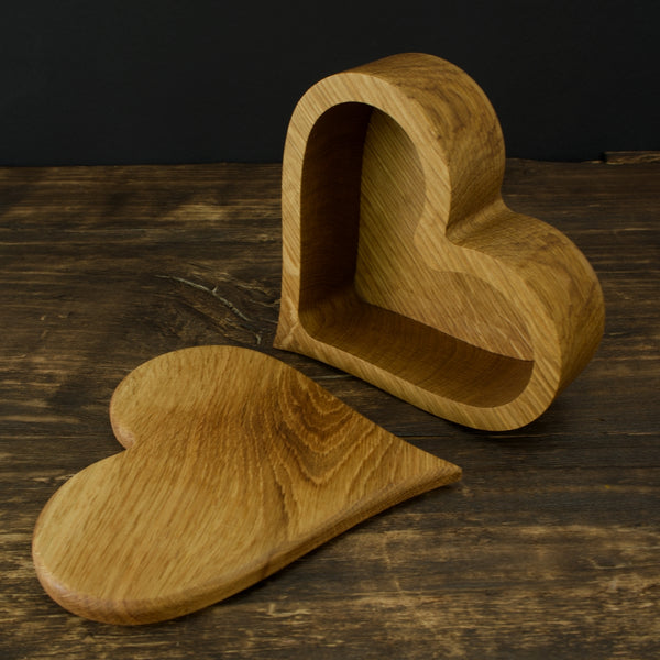 Boîte coeur en bois de chêne - élégance artisanale