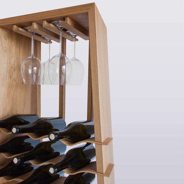 WAVE LOW Weinregal aus Massivholz mit Glashalter für 21 Flaschen - Dekostyl #